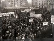 Demonstraţie comunistă în  în 13 februarie1945.