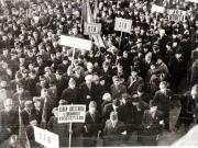 Demonstraţie comunistă în  în 13 februarie1945.