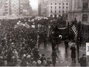 Demonstraţie comunistă în  în 13 februarie1945.