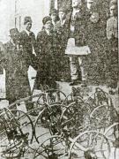 Delegatul Frontului Plugarilor – Hunedoara, vorbind ţăranilor din Comuna Draia, cu ocazia împărţirii plugurilor.(28 martie 1945)