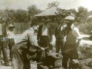 Repararea uneltelor agricole de către muncitorii din oraş, în primăvara 1945-1946.(aprilie-mai 1945-1946)