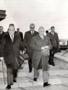 Aspect de la plecarea primului ministru al Iranului, Amir Abbas Hoveida. (4 XI 1966)