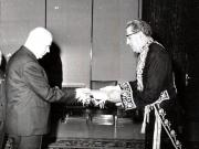 Ambasadorul Iranului în R.S. România, prezentându-şi scrisorile de acreditare preşedintelui Consiliului de Stat al R.S. România, Chivu Stoica. (16 XI 1966)