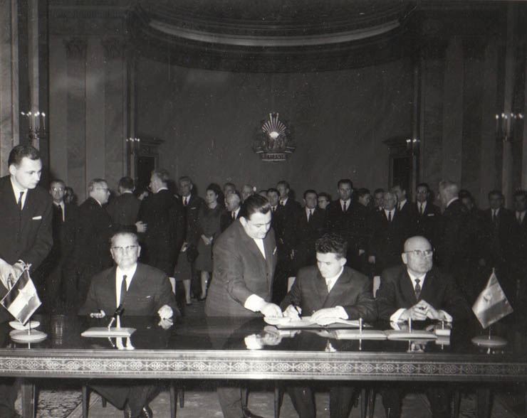 Aspect de la semnarea Comunicatului comun cu privire la vizita oficială în ţara noastră a preşedintelui Republicii Socialiste Federative Iugoslavia – Iosip Broz Tito