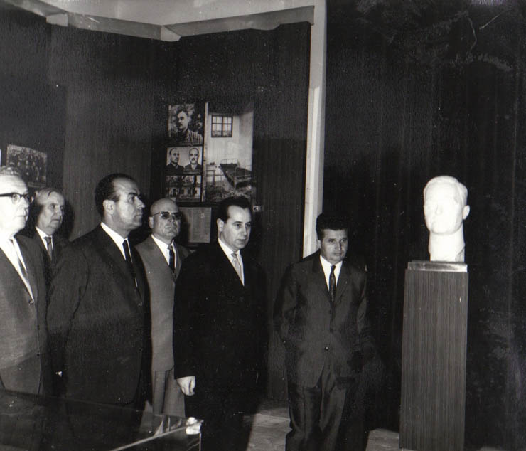 Membri ai conducerii de partid şi de stat la inaugurarea Muzeului de Istorie a Partidului Comunist, a Mişcării Revoluţionare şi Democratice din România