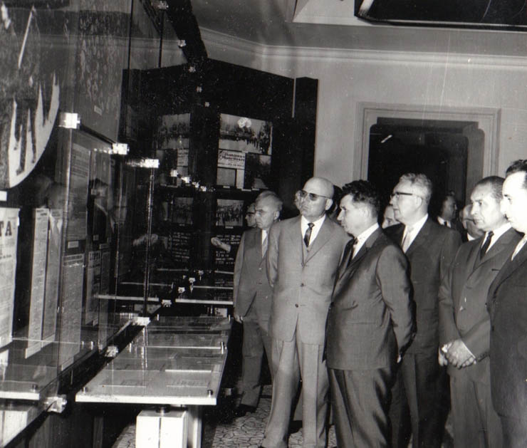 Membri ai conducerii de partid şi de stat la inaugurarea Muzeului de Istorie a Partidului Comunist, a Mişcării Revoluţionare şi Democratice din România