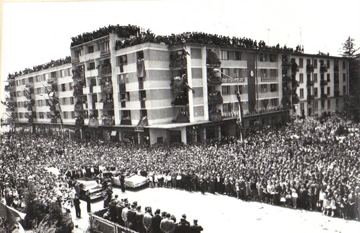 Membri ai conducerii de partid şi de stat vizitând regiunea Argeş (Piteşti)