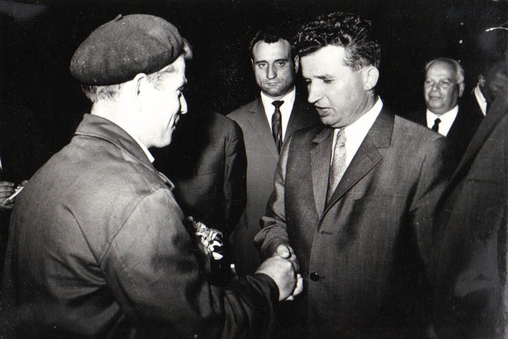 Membri ai conducerii de partid şi de stat vizitând regiunea Oltenia (Uzinele “Electroputere” Craiova)