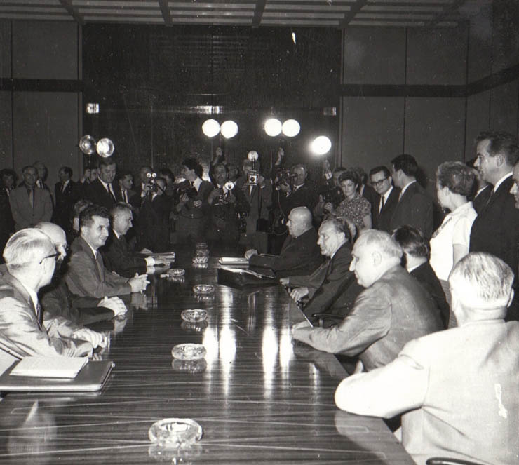 Aspect de la întâlnirea conducătorilor partidelor comuniste şi muncitoreşti şi a şefilor de guverne ale ţărilor membre ale C.A.E.R.