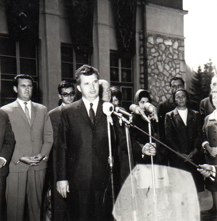 Aspect din timpul vizitei conducătorilor de partid şi de stat în regiunea Mureş Autonomă Maghiară (Izvorul Mureşului)