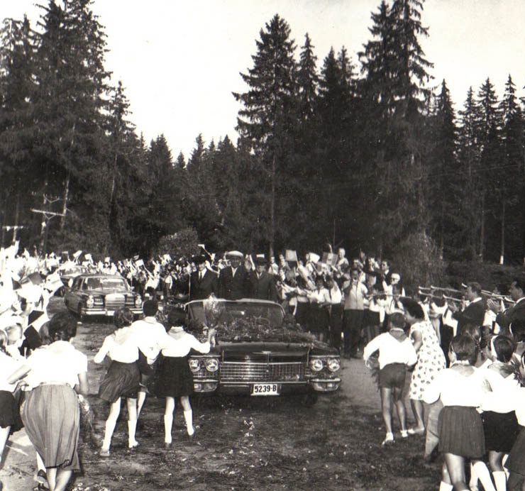 Aspect din timpul vizitei conducătorilor de partid şi de stat în regiunea Mureş Autonomă Maghiară (Homorod)