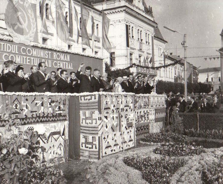 Aspect din timpul vizitei conducătorilor de partid şi de stat în regiunea Mureş Autonomă Maghiară (Odorhei)