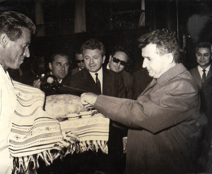 Aspect din timpul vizitei conducătorilor de partid şi de stat în regiunea Mureş Autonomă Maghiară (Mediaş)