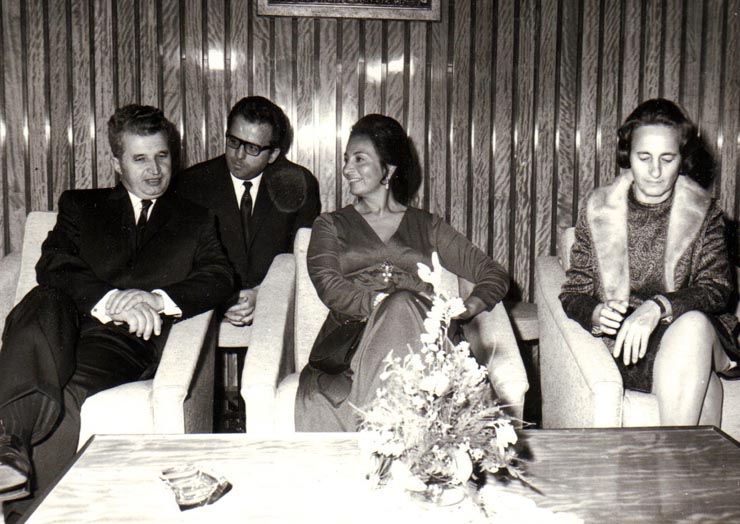 Primirea la Nicolae Ceauşescu a soţiei preşedintelui Republicii Peru, Maria Conselo Gonzales de Velasco.   (2 mai 1972).ss