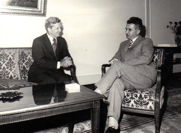 Primirea la Nicolae Ceauşescu a lui Paul Findeley, membru al Camerei Reprezentanţilor a Congresului S.U.A.    (21  iunie 1972).