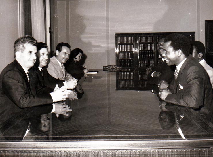 Primirea la C.C. al P.C.R. a delegaţiei guvernamentale a statului de sud-est al Nigeriei, condusă de g-ral de brigadă, U.J. Esuene.      ( iulie 1972).