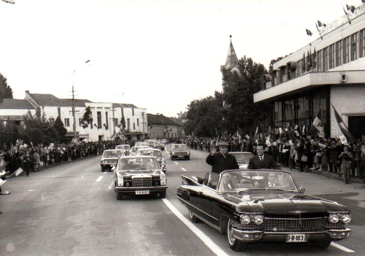 Vizita de lucru a lui Nicolae Ceauşescu la Alba-Iulia. Sosire.      (14 septembrie 1972).