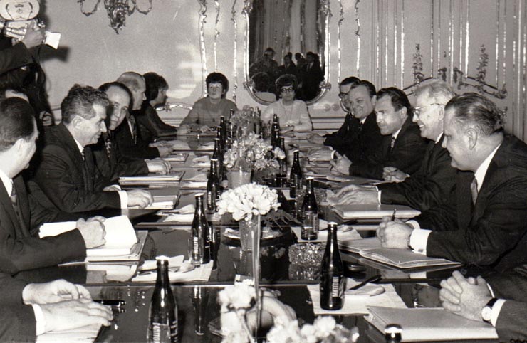 Aspecte din timpul vizitei oficiale de prietenie a preşedintelui Consiliului de Stat al României, Nicolae Ceauşescu în Cehoslovacia.    (6-7 martie 1973).