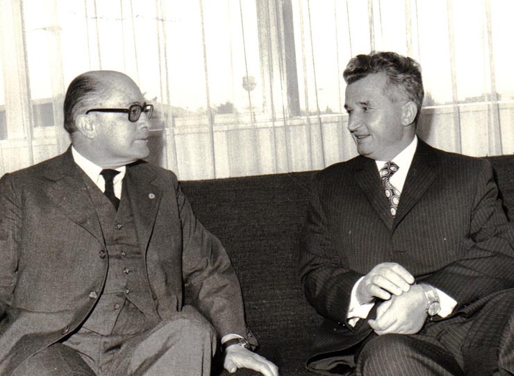 Întâlnirea preşedintelui Consiliului de Stat al României, în timpul vizitei în Columbia, cu Gilberto Vieira, secretarul Partidului Comunist din Columbia.(septembrie 1973).