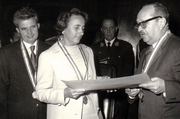 Vizita în Republica Peru a preşedintelui Consiliului de Stat al R.S.R, Nicolae Ceauşescu şi a Elenei Ceauşescu – acordarea Elenei Ceauşescu a titlului de Doctor Honoris Causa.(septembrie 1973).