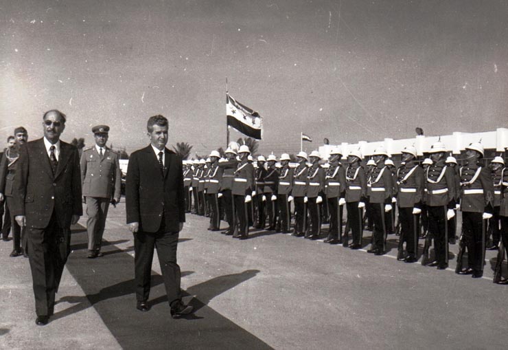 Aspecte din timpul vizitei oficiale de prietenie a preşedintelui Consiliului de Stat al R.S.R., Nicolae Ceauşescu, în Irak.        (20-21.II.1974).