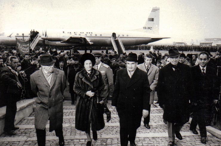 Întoarcerea în patrie a preşedintelui Consiliului de Stat al R.S.R., în urma vizitei oficiale de prietenie întreprinse în Irak.      (21.II.1974).