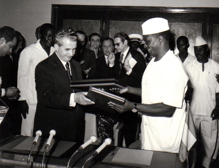Vizita lui Nicolae Ceauşescu în Guineea. Semnarea Declaraţiei Comune.     (12 martie 1974).