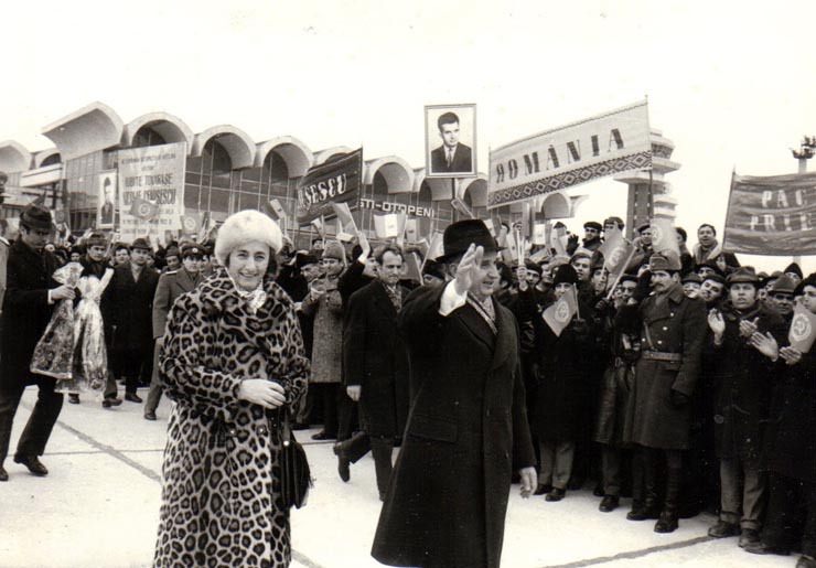 Întoarcerea delegaţiei de stat a R.S.R., după vizita întreprinsă în Liberia, Argentina şi Guineea.(12 martie 1974).