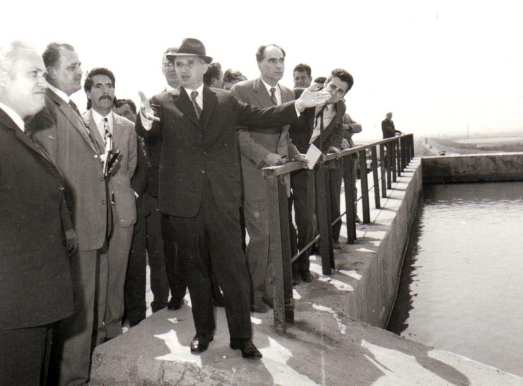 Vizita de lucru a lui Nicolae Ceauşescu, secretar general al P.C.R., pe şantierul sistemului de irigaţie Padova-Corabia.        (29 mai 1974).