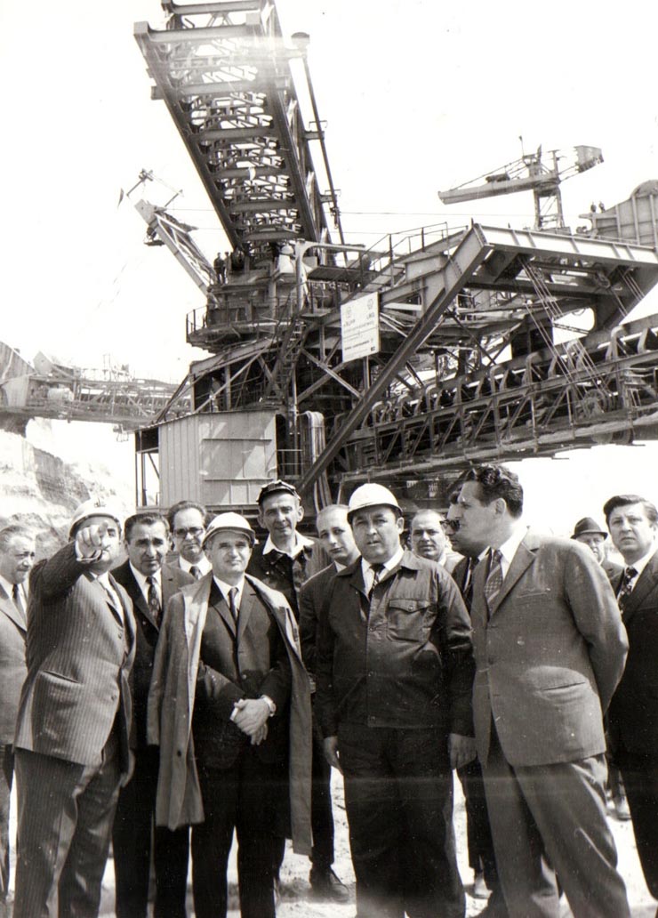 Aspecte din timpul vizitei de lucru a lui Nicolae Ceauşescu, secretarul general al P.C.R., în judeţul Gorj.(30 mai 1974).