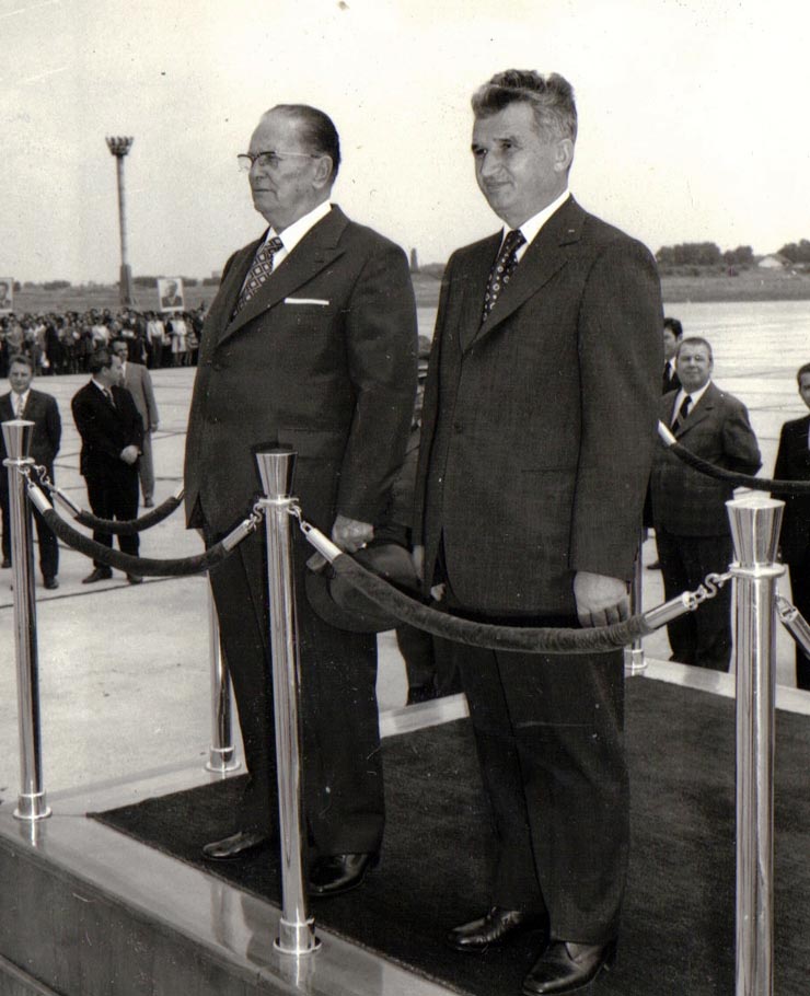 Aspecte din timpul vizitei oficiale de prietenie a preşedintelui R.P.F. Iugoslavia, Tito şi a soţiei sale, Iovanca Broz, în R.S.România.      (8-10 iulie 1974).