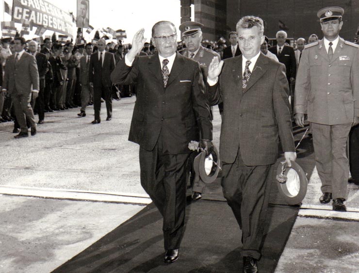 Aspecte din timpul vizitei oficiale de prietenie a preşedintelui R.P.F. Iugoslavia, Tito şi a soţiei sale, Iovanca Broz, în R.S.România.      (8-10 iulie 1974).