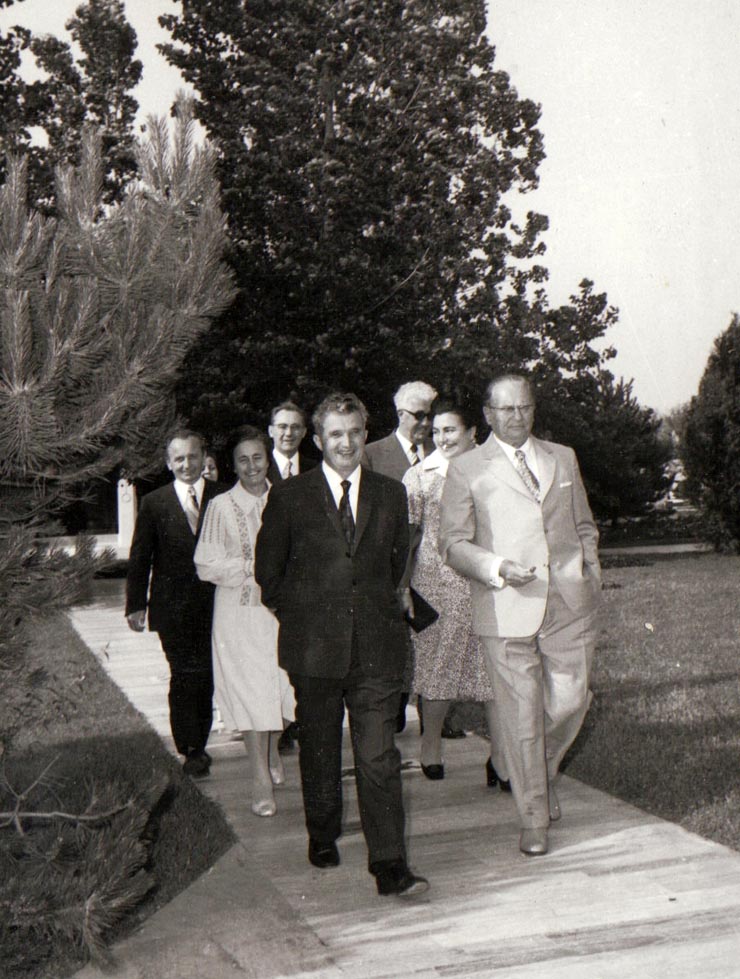 Aspecte din timpul vizitei oficiale de prietenie a preşedintelui R.P.F. Iugoslavia, Tito şi a soţiei sale, Iovanca Broz, în R.S.România.      (8-10 iulie 1974).
