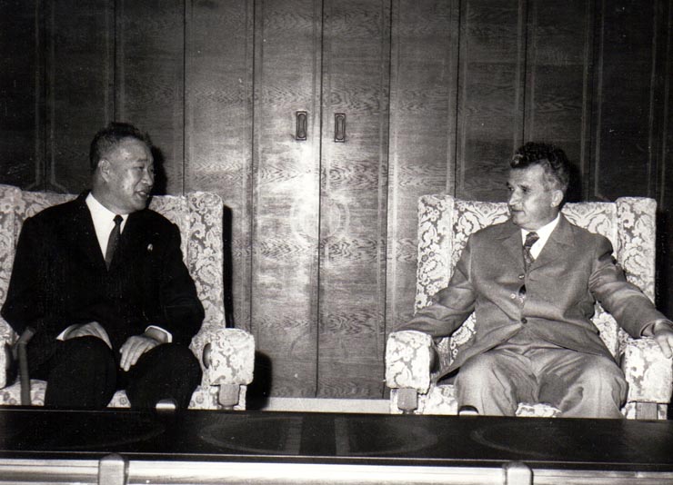 Primirea lui Kim-Ir, membru al Comitetului Politic al C.C. al Partidului Muncii din Coreea.      (15 iulie 1974).