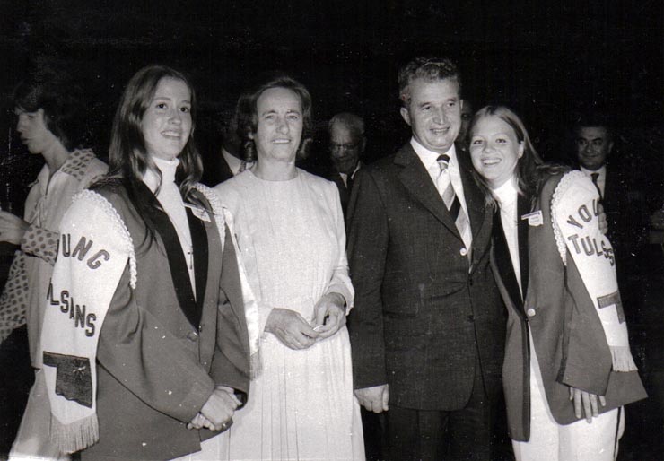 Aspecte de la primirea de către Nicolae Ceauşescu împreună cu Elena Ceauşescu a grupului de elevi şi studenţi americani care ne-au vizitat ţara în cadrul programului „Ambasadorii prieteniei”.     (27 iulie 1974).