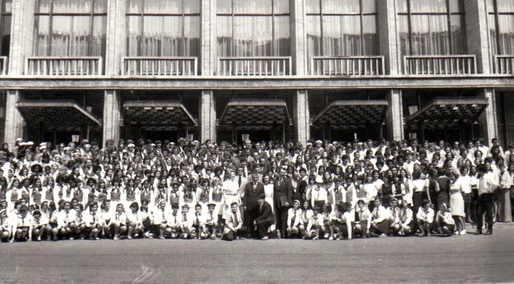 Aspecte de la primirea de către Nicolae Ceauşescu împreună cu Elena Ceauşescu a grupului de elevi şi studenţi americani care ne-au vizitat ţara în cadrul programului „Ambasadorii prieteniei”.     (27 iulie 1974).