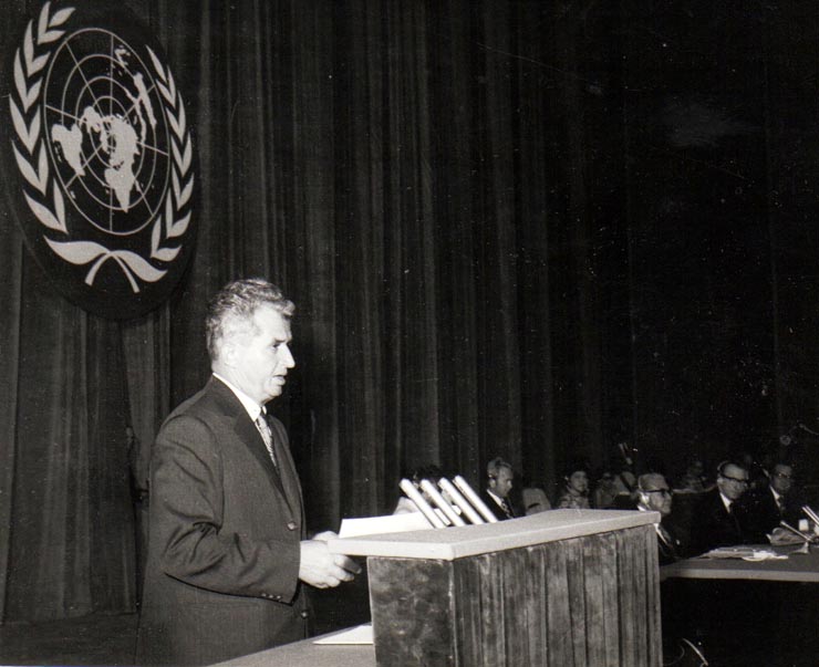 Aspecte de la participarea lui Nicolae Ceauşescu la festivitatea deschiderii Conferinţei Mondiale a Populaţiei, găzduite de România.       (19 august 1974).