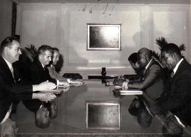 Convorbiri oficiale cu delegaţia de partid şi guvernamentală a Republicii Liberia, condusă de James Greene, vicepreşedinte al Republicii.   (20 august 1974).