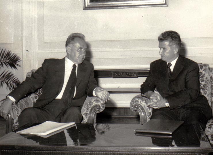 Vizita protocolară a lui Alexei Kosâghin, preşedintele Consiliului de Miniştri al U.R.S.S., cu prilejul celei de-a XXX-a aniversare a eliberării României de sub dominaţia hitleristă.      (22 august 1974).