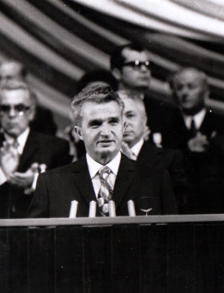 Aspecte de la sesiunea jubiliară consacrată aniversării a 30 de ani de la eliberarea României de sub dominaţia hitleristă.       (22 august 1974).