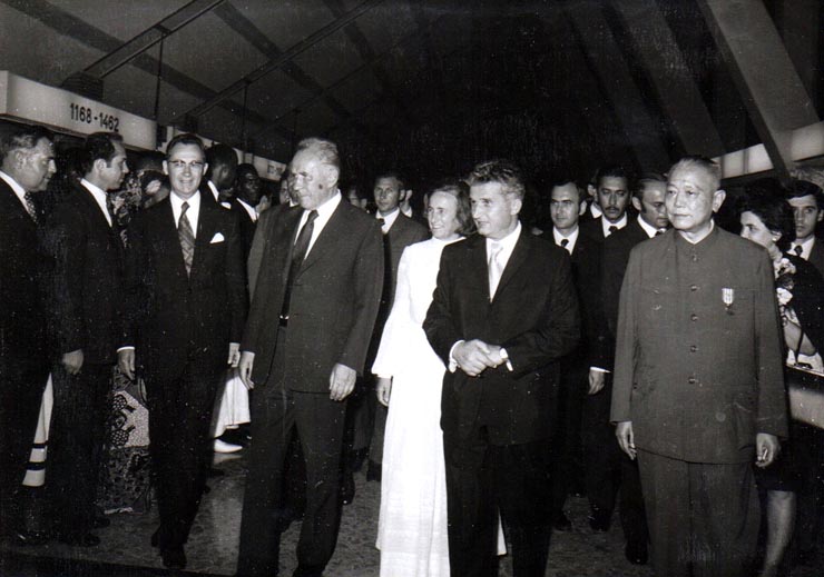 Aspecte din timpul  festivităţilor prilejuite de aniversarea a trei decenii de la eliberarea României de sub dominaţia hitleristă.       (23 august 1974).