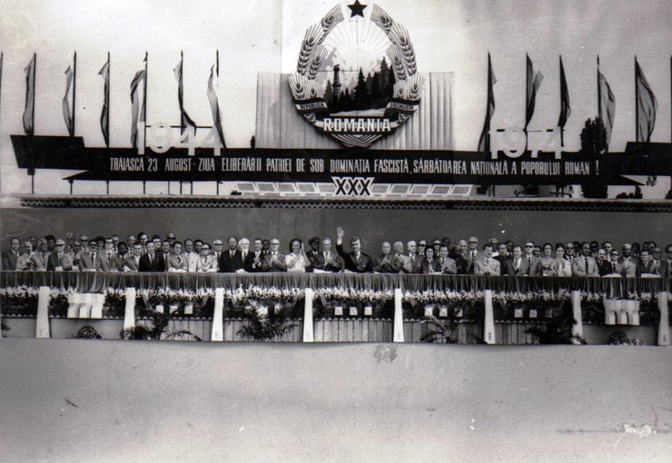 Aspecte din timpul festivităţilor prilejuite de aniversarea a trei decenii de la eliberarea României de sub dominaţia hitleristă.       (23 august 1974).
