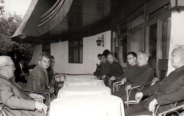 Primirea la Nicolae Ceauşescu a delegaţiei Republicii Populare Chineze care a participat la festivităţile prilejuite de aniversarea a 30 de ani de la eliberarea României de sub dominaţia hitleristă.       (25 august 1974).