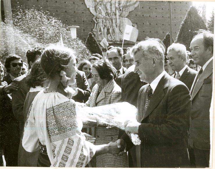 Vizita de lucru a lui Nicolae Ceauşescu împreună cu Elena Ceauşescu şi alţi conducători de partid şi de stat, în judeţul Braşov.(1.XI.1977)