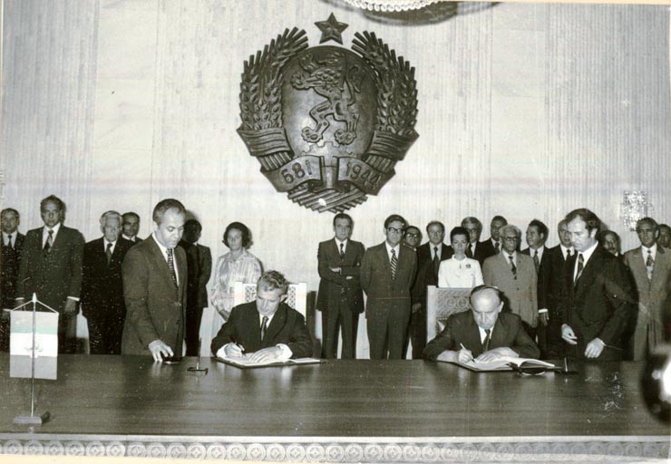 Vizita oficială de prietenie în R.P. Bulgaria a lui Nicolae Ceauşescu însoţit de Elena Ceauşescu şi alţi conducători de partid şi de stat. Semnarea documentelor.(5-8.IX.1977)