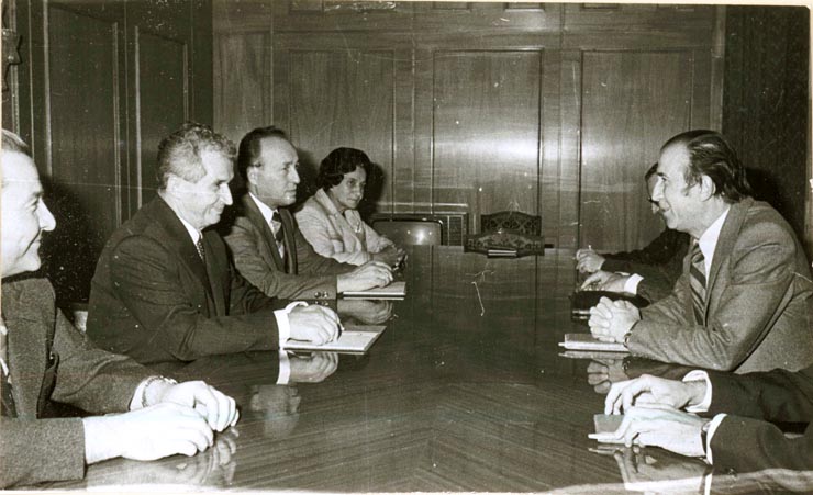 Primirea, de către preşedintele Nicolae Ceauşescu, a delegaţiei Partidului Comunist din Grecia (interior), condusă de Haralambos Drakopoulos, secretar al C.C. al P.C. din Grecia (interior), care, la invitaţia C.C. al P.C.R., face o vizită de prietenie în ţara noastră.(5.X.1977)