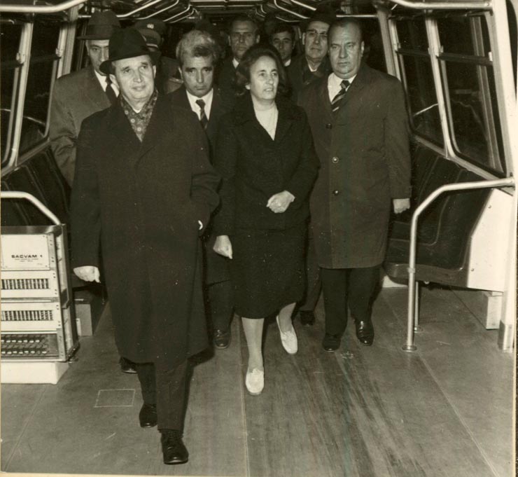 Vizita de lucru a lui Nicolae Ceauşescu împreună cu alţi conducători de partid şi de stat pe şantierele metroului bucureştean.(19.X.1977)