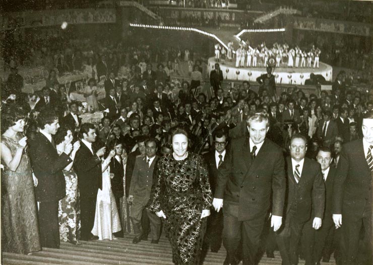 Conducători de partid şi de stat în mijlocul tineretului la revelionul organizat la Complexul expoziţional din Piaţa Scânteii.(1.I.1978)