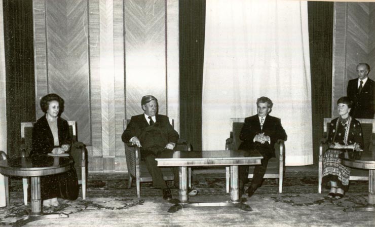 Aspect de la dineul oficial oferit de preşedintele Nicolae Ceauşescu şi Elena Ceauşescu în onoarea cancelarului R.F. Germania, Helmut Schmidt, care au făcut o vizită în România.(6-7.I.1978)