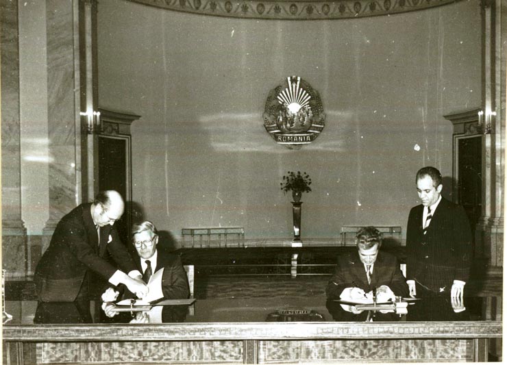 Vizita oficială în ţara noastră a cancelarului federal al Republicii Federale Germania, Helmut Schmidt. Aspect de la solemnitatea semnării Declaraţiei comune.(7.I.1978)